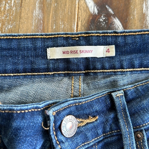 Levi’s Mid-Rise Skinny Jeans - Picture 2 of 3